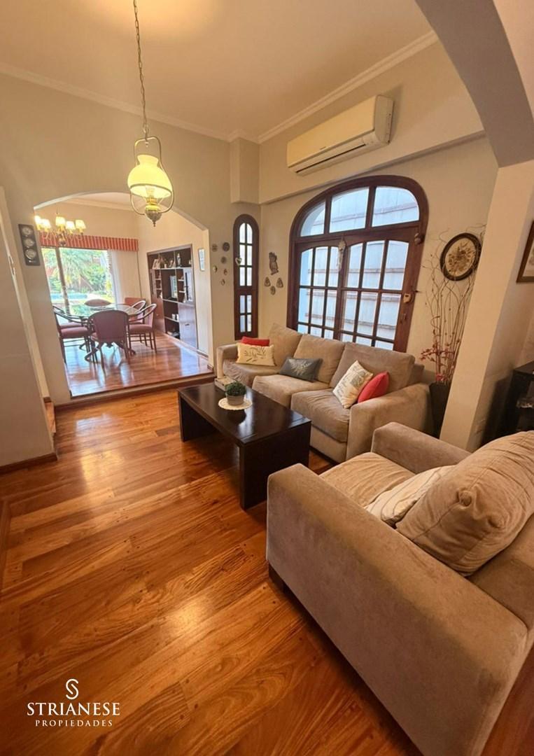 Foto de Casa Chalet en Venta en Banfield, Lomas de Zamora, G.B.A. Zona Sur, imagen 2