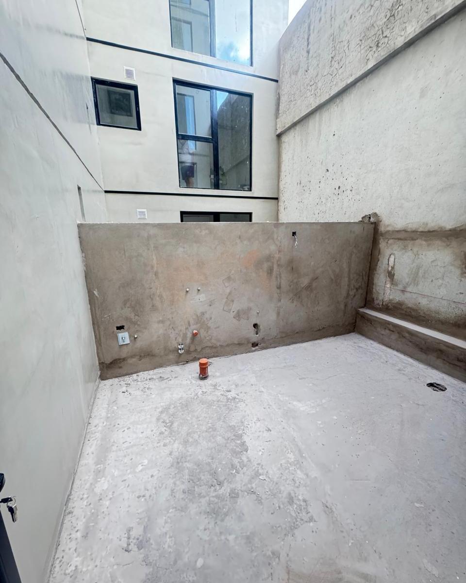 Departamento de 4 Ambientes con Patio y Cochera en Almagro 1