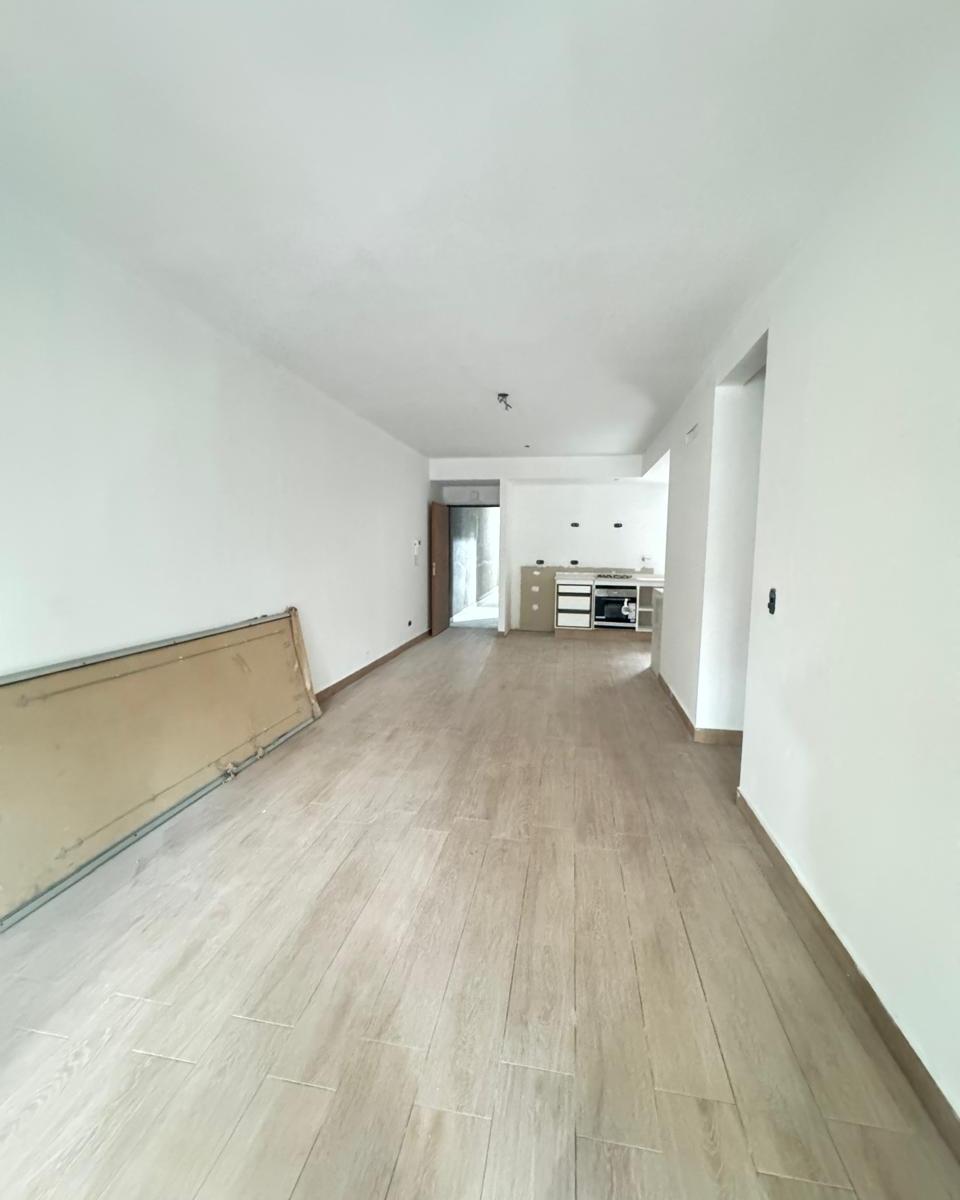 Departamento de 4 Ambientes con Patio y Cochera en Almagro 4