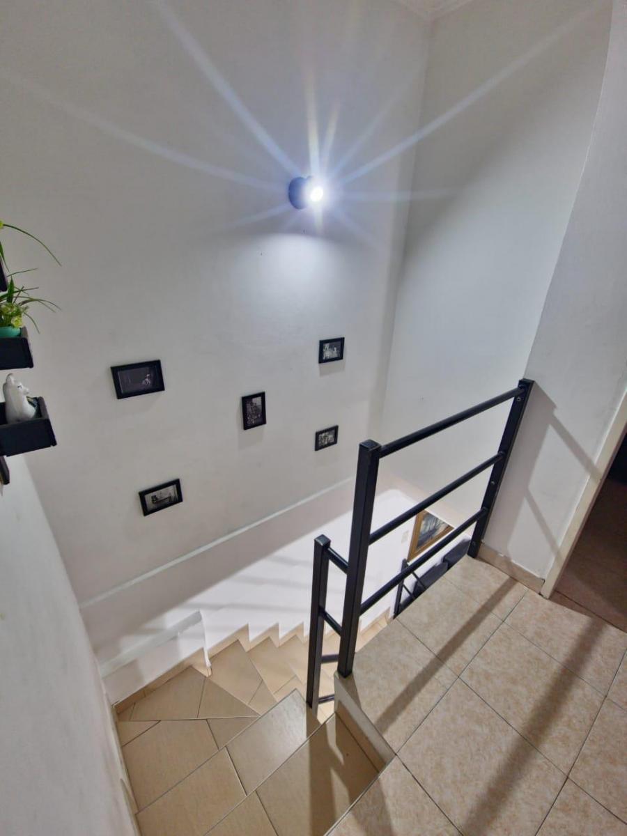 Triplex De 3 Ambientes Con Cochera Cubierta
