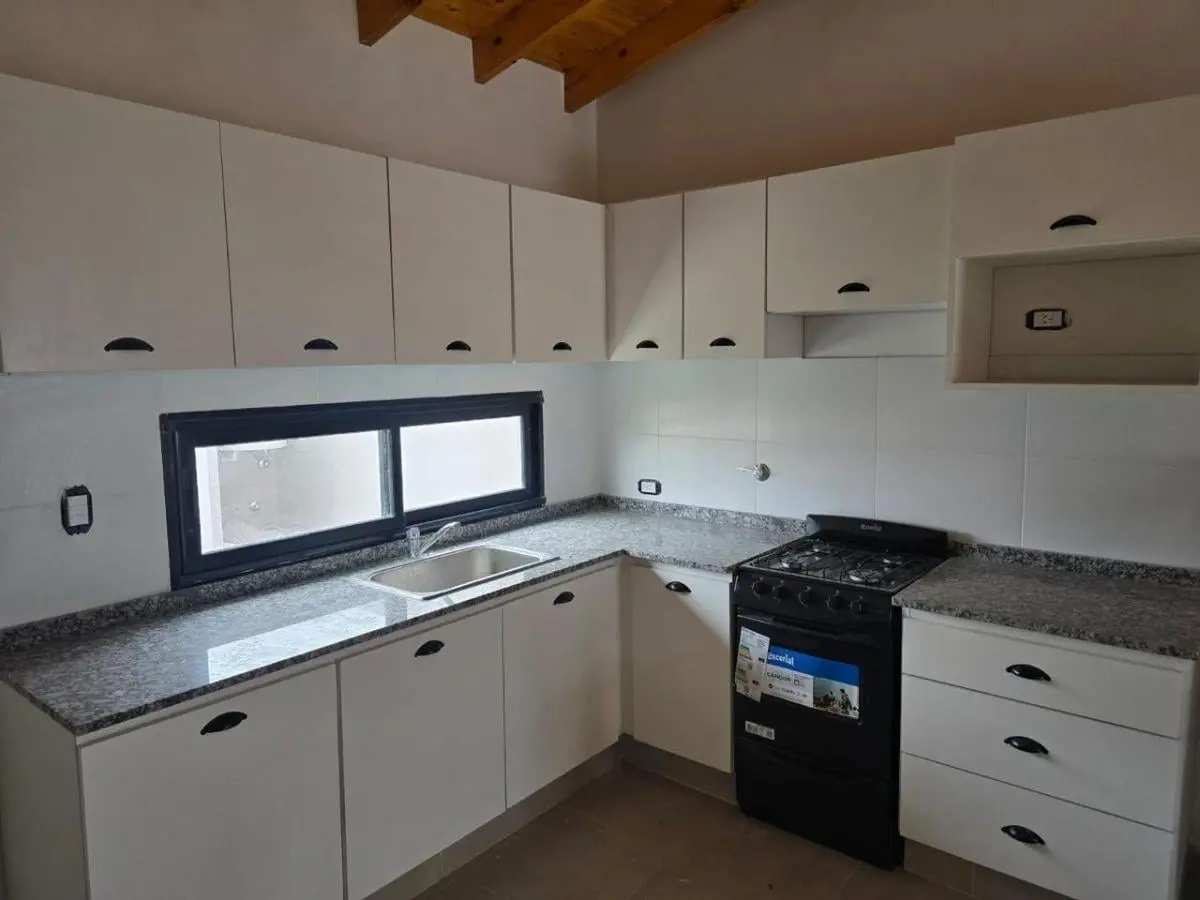 Venta de chalecito de 3 ambientes con patio y parrilla a estrenar en Mar del Tuyu 2