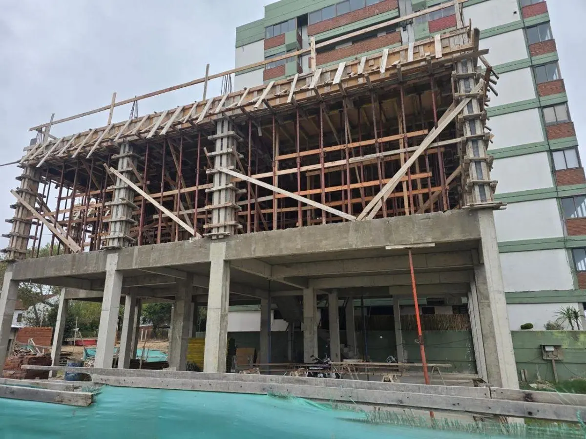 Local comercial de 470 m² en venta y alquiler en Santa Teresita a una cuadra de la playa 5