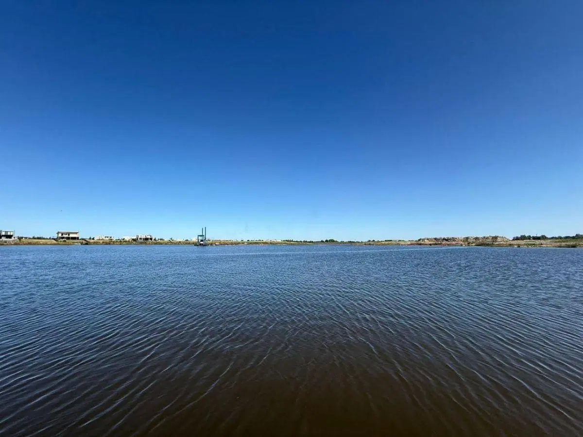 Exclusivo lote al agua con bajada propia para lancha en el barrio nautico El Naudir en Escobar 4