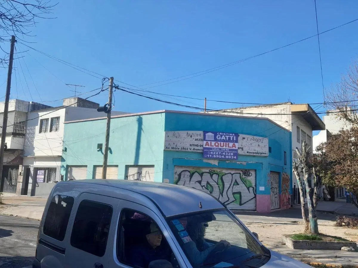 Local ubicado en Esquina de Av Mitre y D Alighieri 2