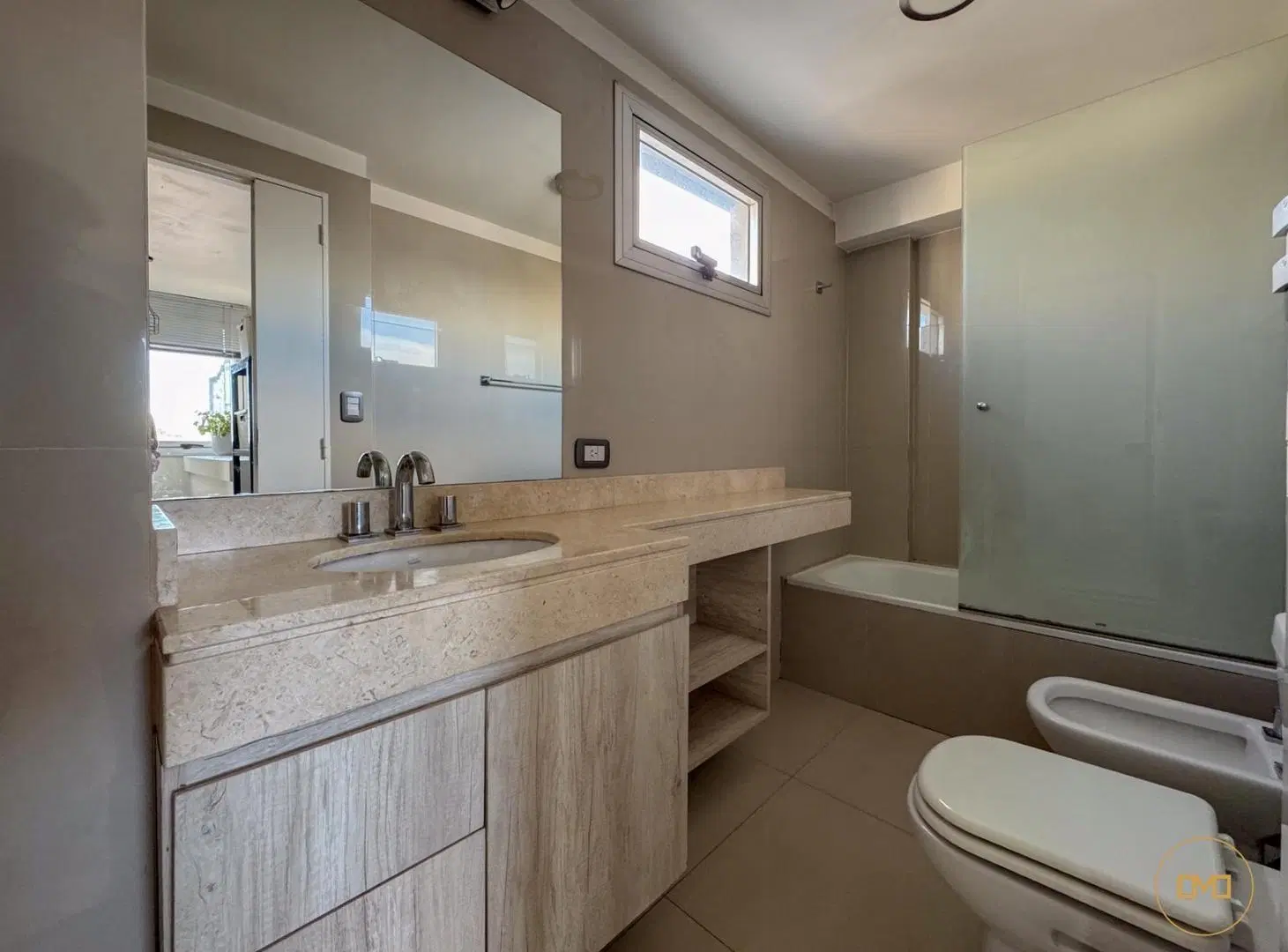 Duplex de categoria dos ambientes y estudio - gran patio y vista en piso alto en palermo 3
