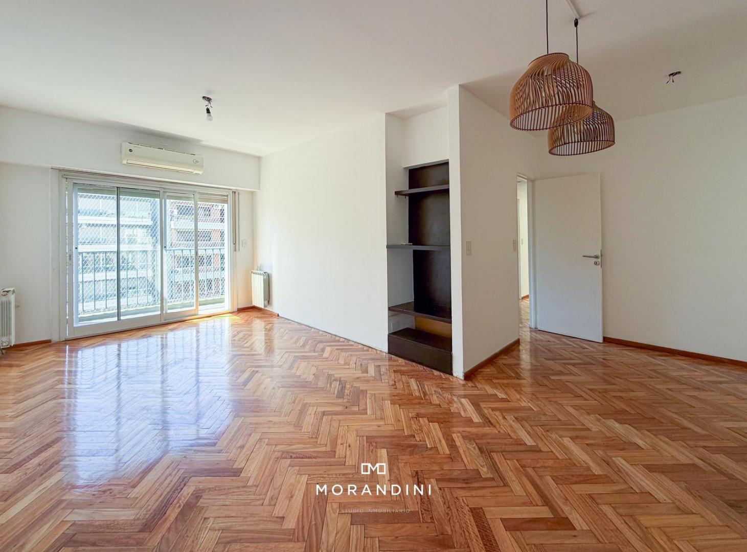 Foto de Departamento de 4 ambientes con cochera y balcón en Belgrano. 90m, imagen 1