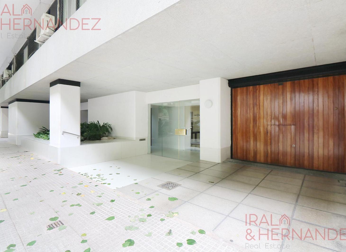 Foto de VENTA Departamento 5 ambientes con Terraza Quincho y Cochera en La, imagen 2