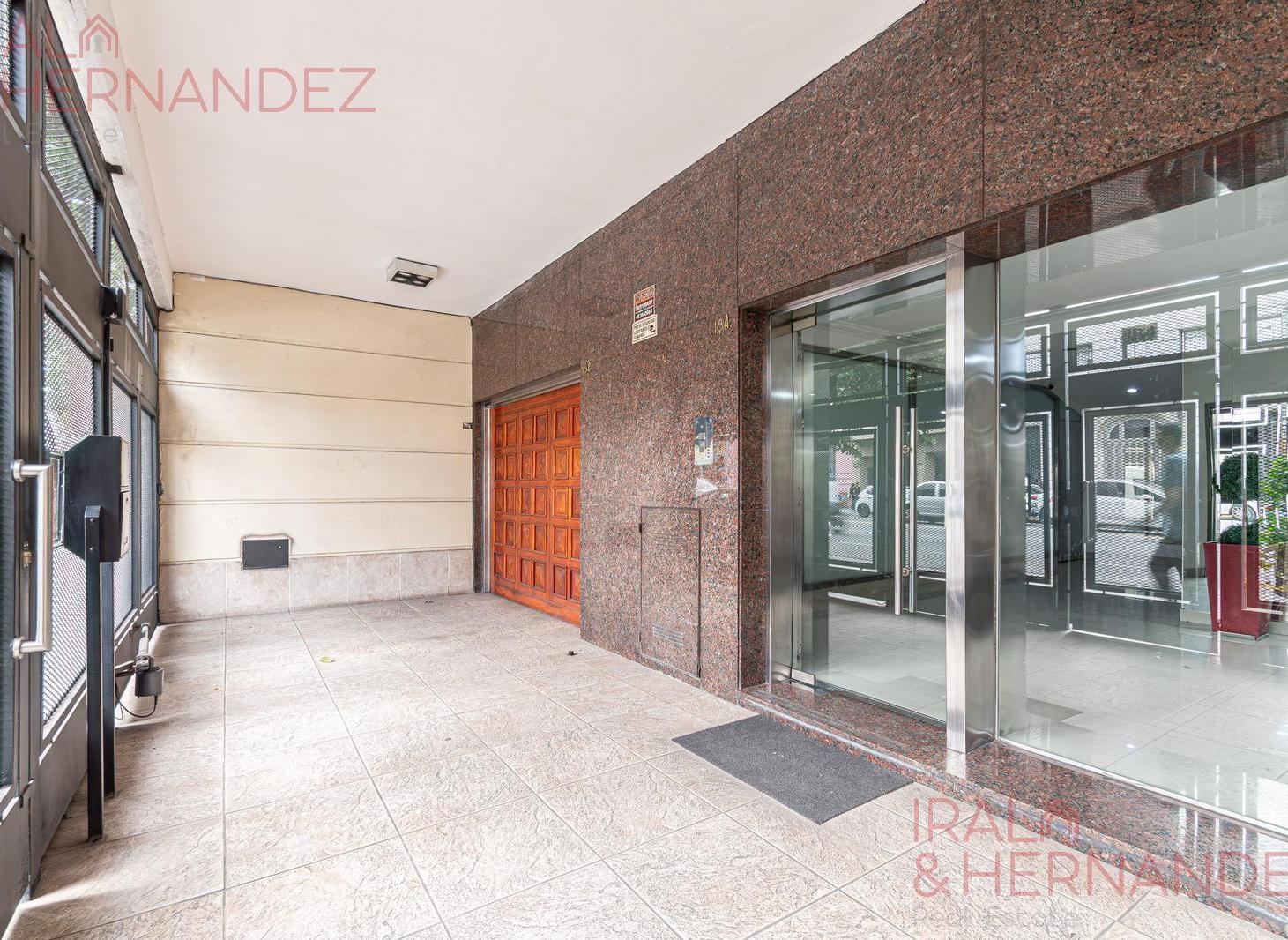 Venta 3 ambientes en Flores C/COCHERA FIJA y dependencia