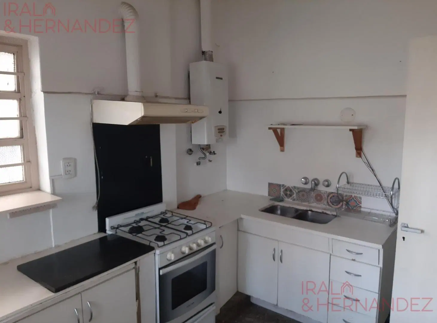 Casa con pileta y jardín en alquiler - Olivos 1
