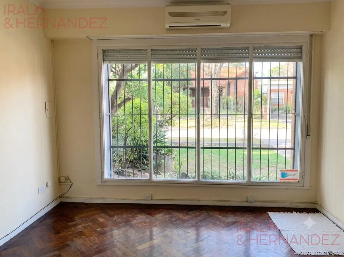 Casa con pileta y jardín en alquiler - Olivos 2