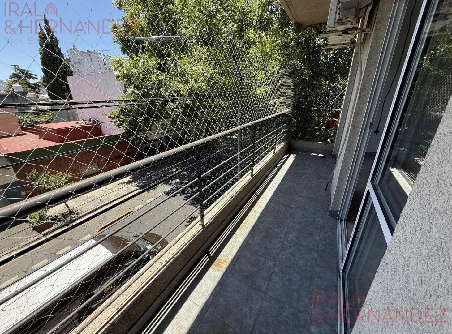 Alquiler departamento con gran balcón 8