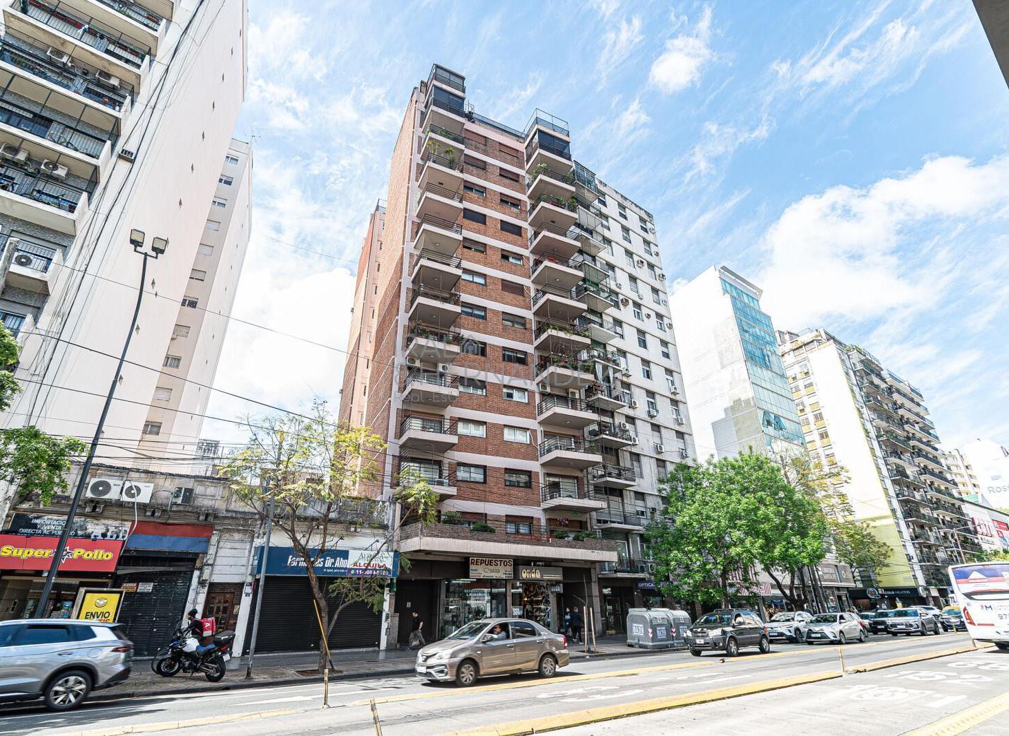 Foto de Semipiso 4 ambientes, en Av. Cabildo al 600 - Venta, imagen 2