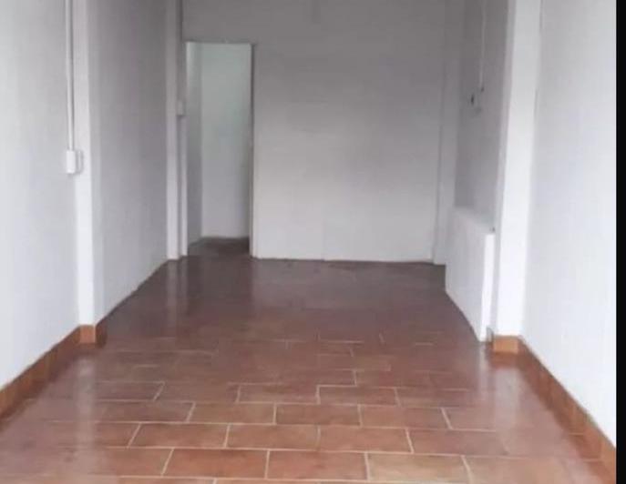 Local comercial sobre calle Moreno 1