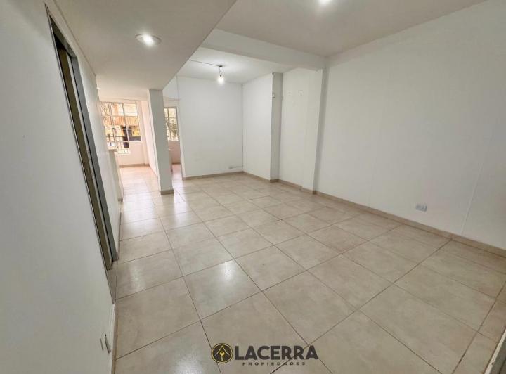 Local en Villa Ballester sobre la calle Independencia 170mts2 4