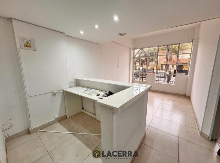 Local en Villa Ballester sobre la calle Independencia 170mts2 1