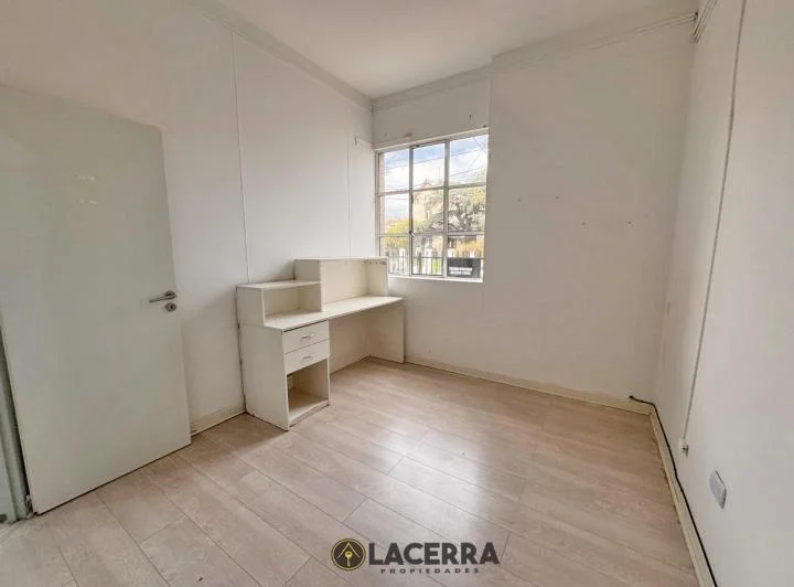 Local en Villa Ballester sobre la calle Independencia 170mts2 3