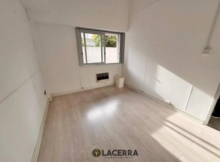 Local en Villa Ballester sobre la calle Independencia 170mts2 3