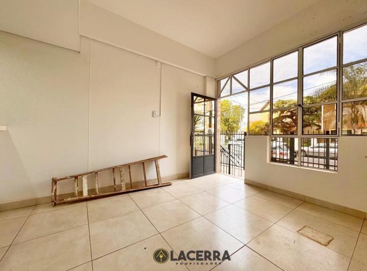 Local en Villa Ballester sobre la calle Independencia 170mts2 2