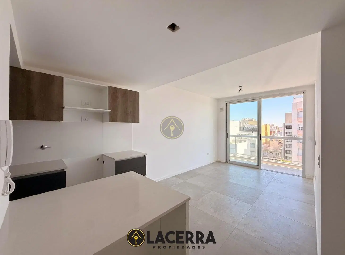 Departamento 2 ambientes y medio con terraza propia en San Martin 8