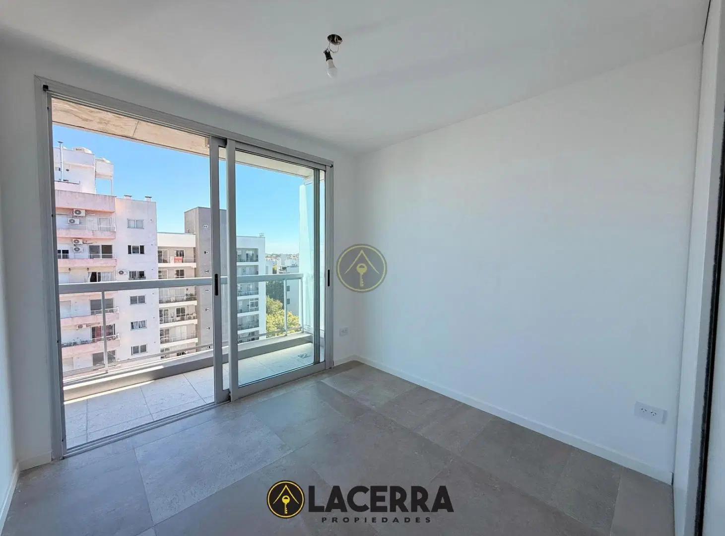Departamento 2 ambientes y medio con terraza propia en San Martin 3