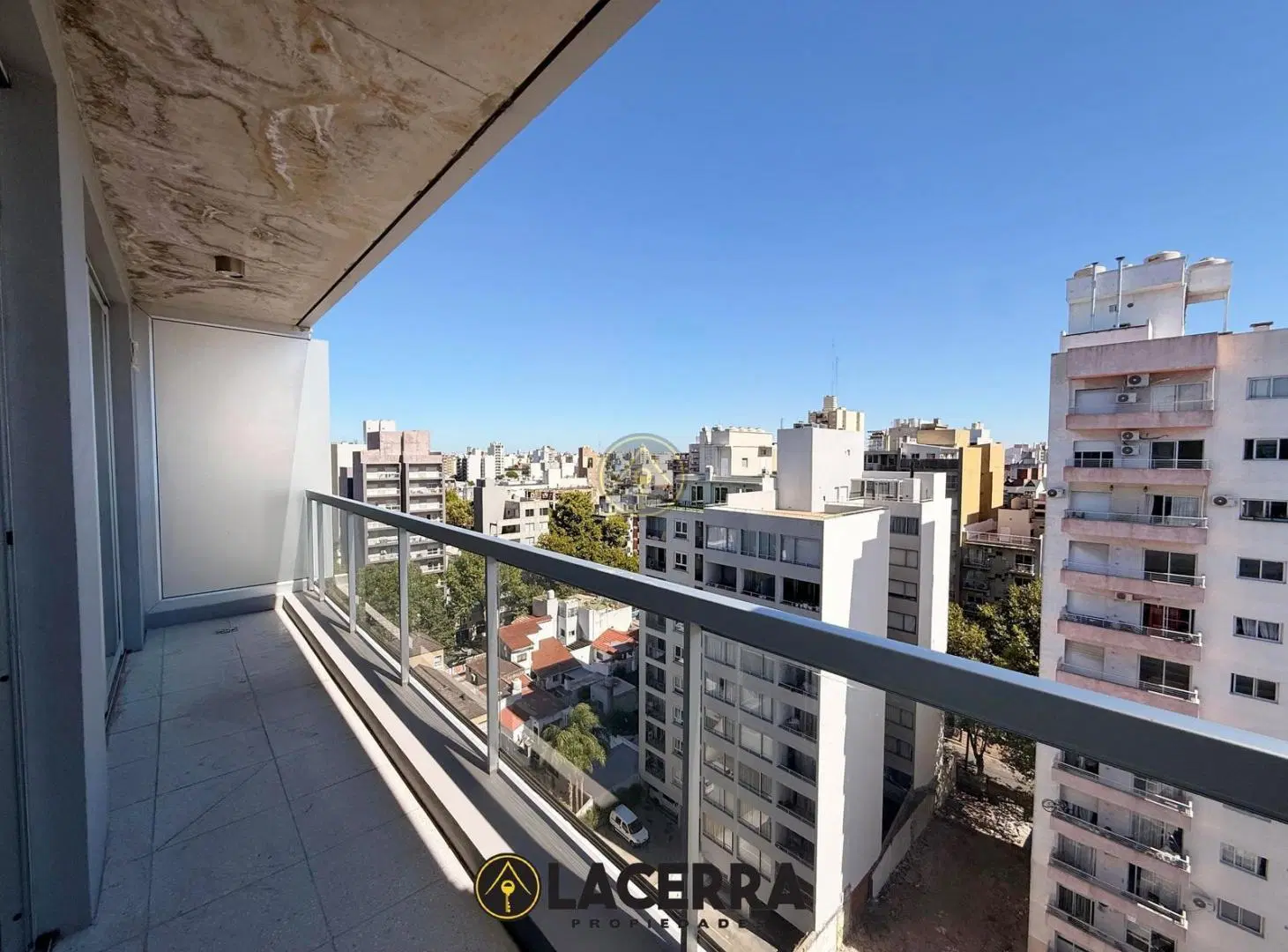 Departamento 2 ambientes y medio con terraza propia en San Martin 4