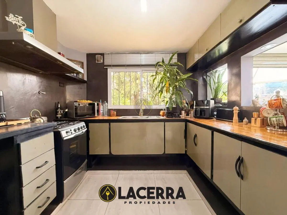 Casa 5 ambientes con parque en Villa Ballester 3