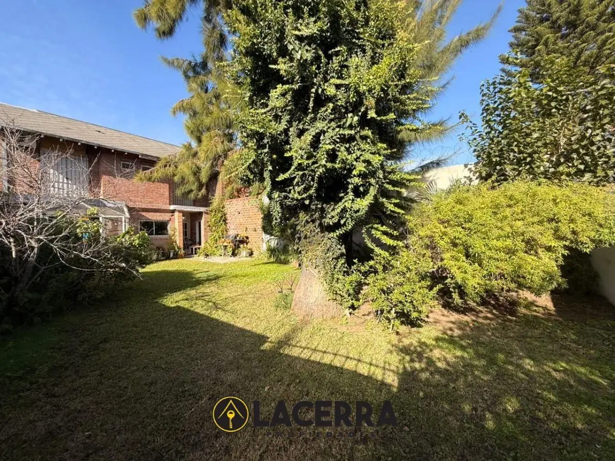 Casa 5 ambientes con parque en Villa Ballester 2