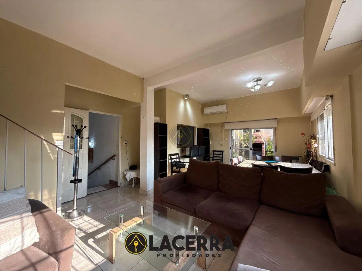 venta de excelente PH 4 ambientes c/ Playroom, terraza y balcòn corrido en Munro 8