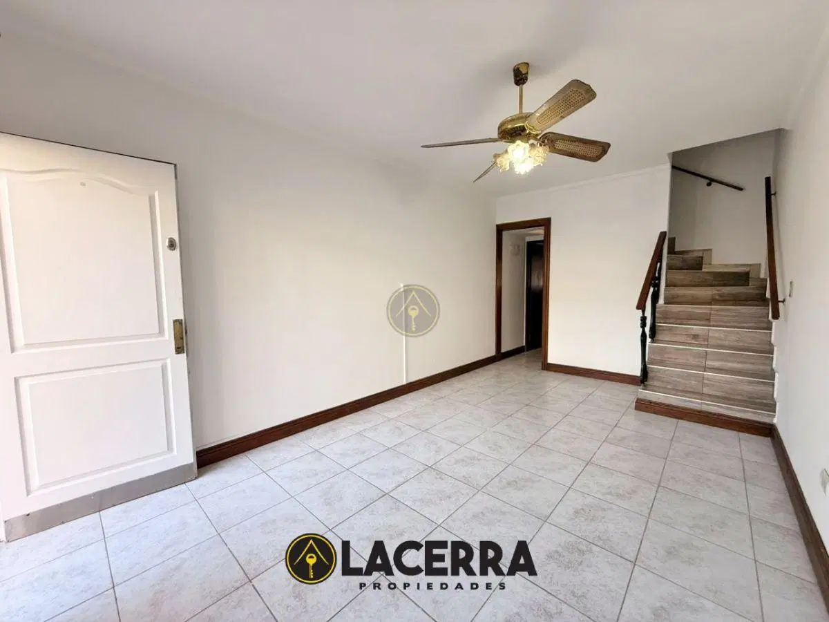 Triplex 3 ambientes con cochera y patio en ALQUILER 3