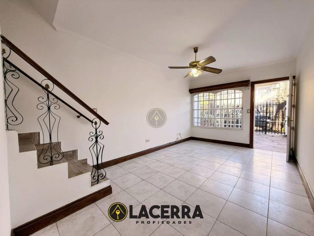 Triplex 3 ambientes con cochera y patio en ALQUILER 4