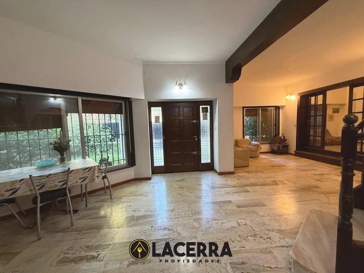 Casa con 7 ambientes en venta a metros de la quinta presidencial 2