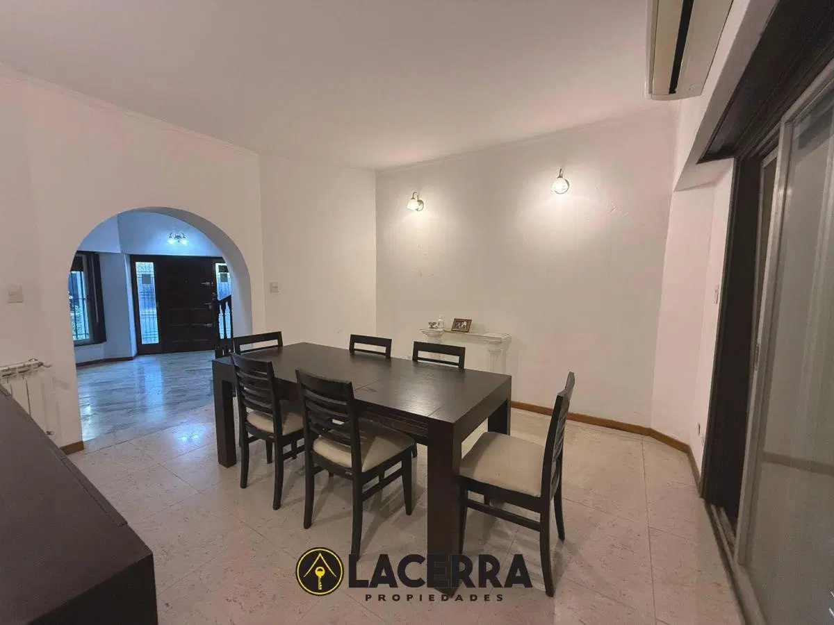 Casa con 7 ambientes en venta a metros de la quinta presidencial 5