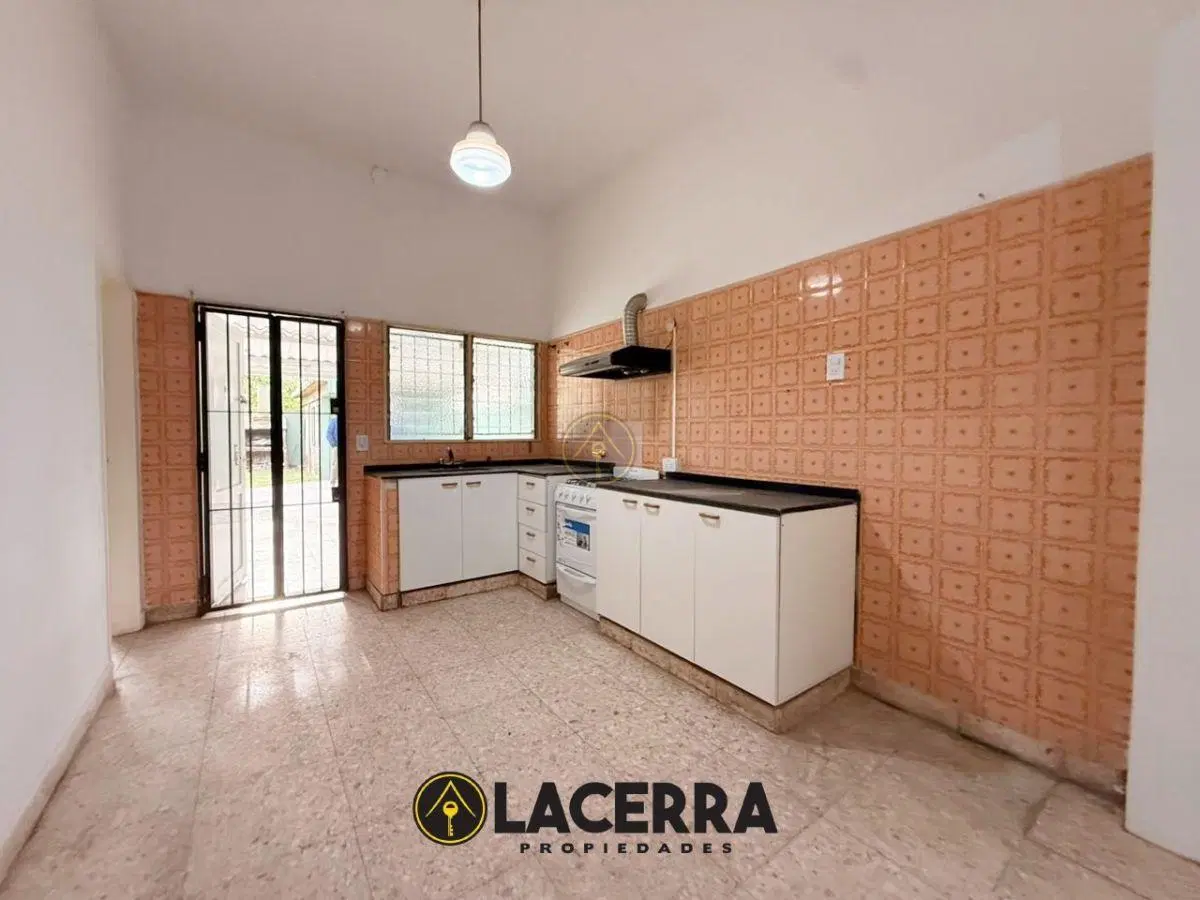 Casa 4 ambientes en alquiler en Villa Ballester 8