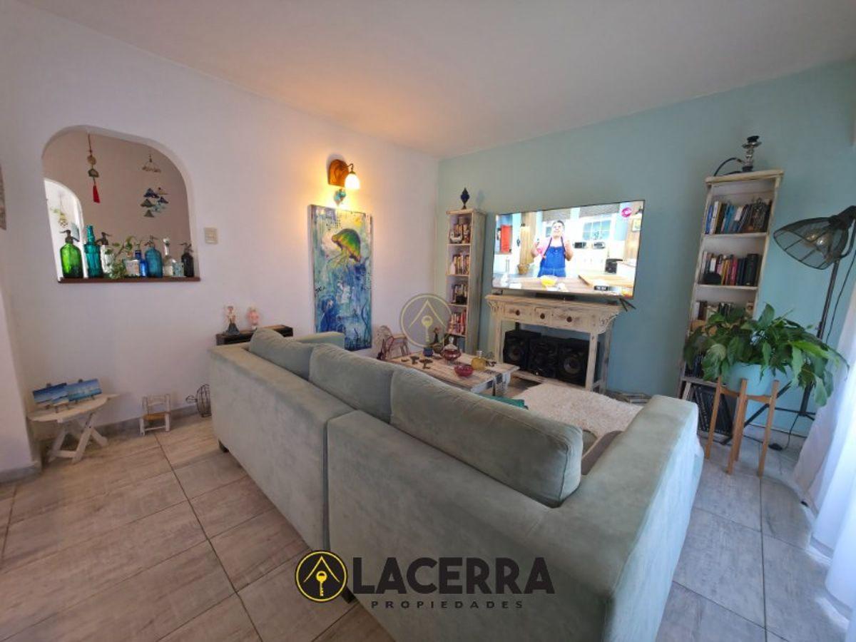 Foto de Hermosa casa de 2 plantas con jardín, cochera 3 autos y 3 dormitorios, imagen 2