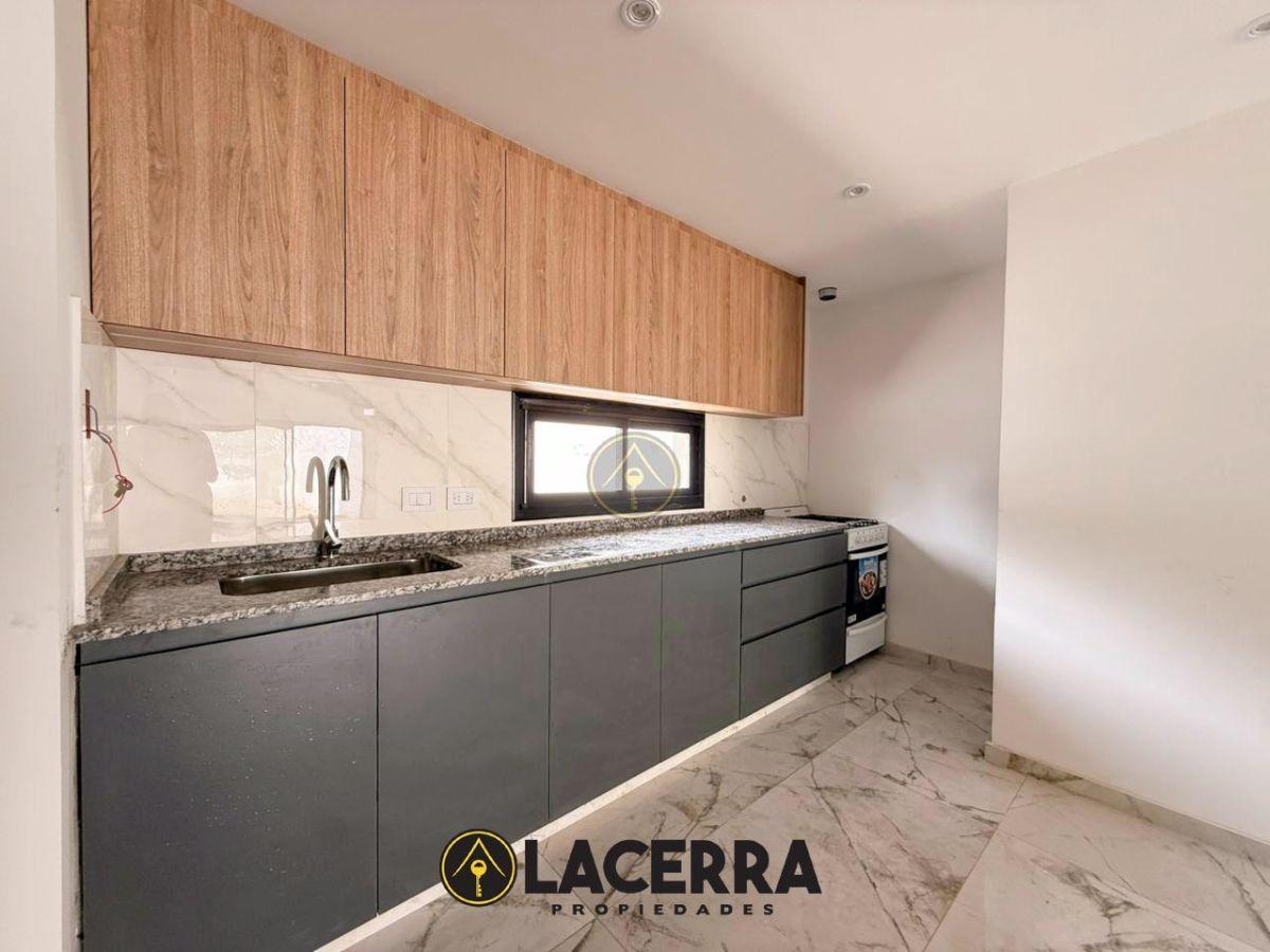 Foto de GRAN OPORTUNIDAD Duplex 4 ambientes con jardín y cochera en Villa, imagen 2