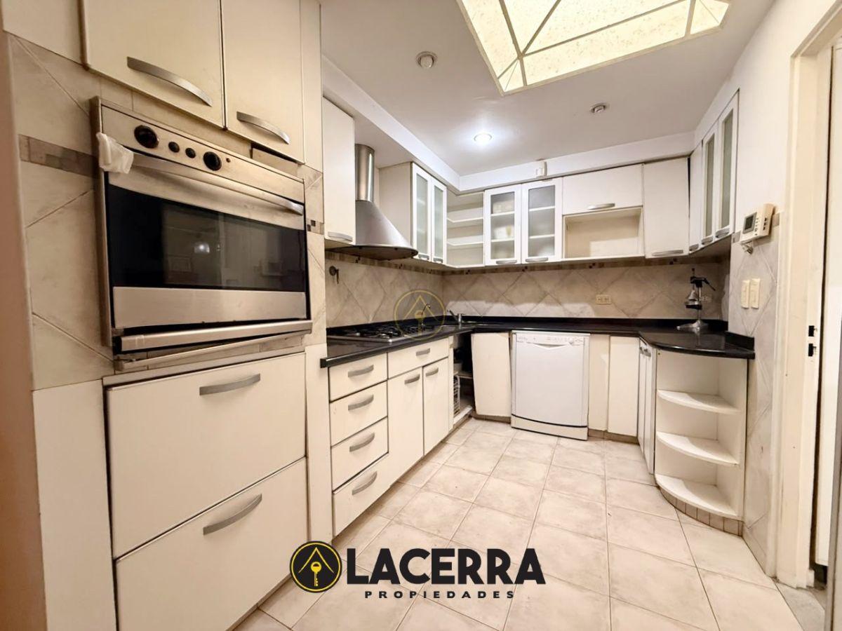 Foto de Venta casa 4 ambientes + escritorio c/ cochera, fondo libre y terraza, imagen 5