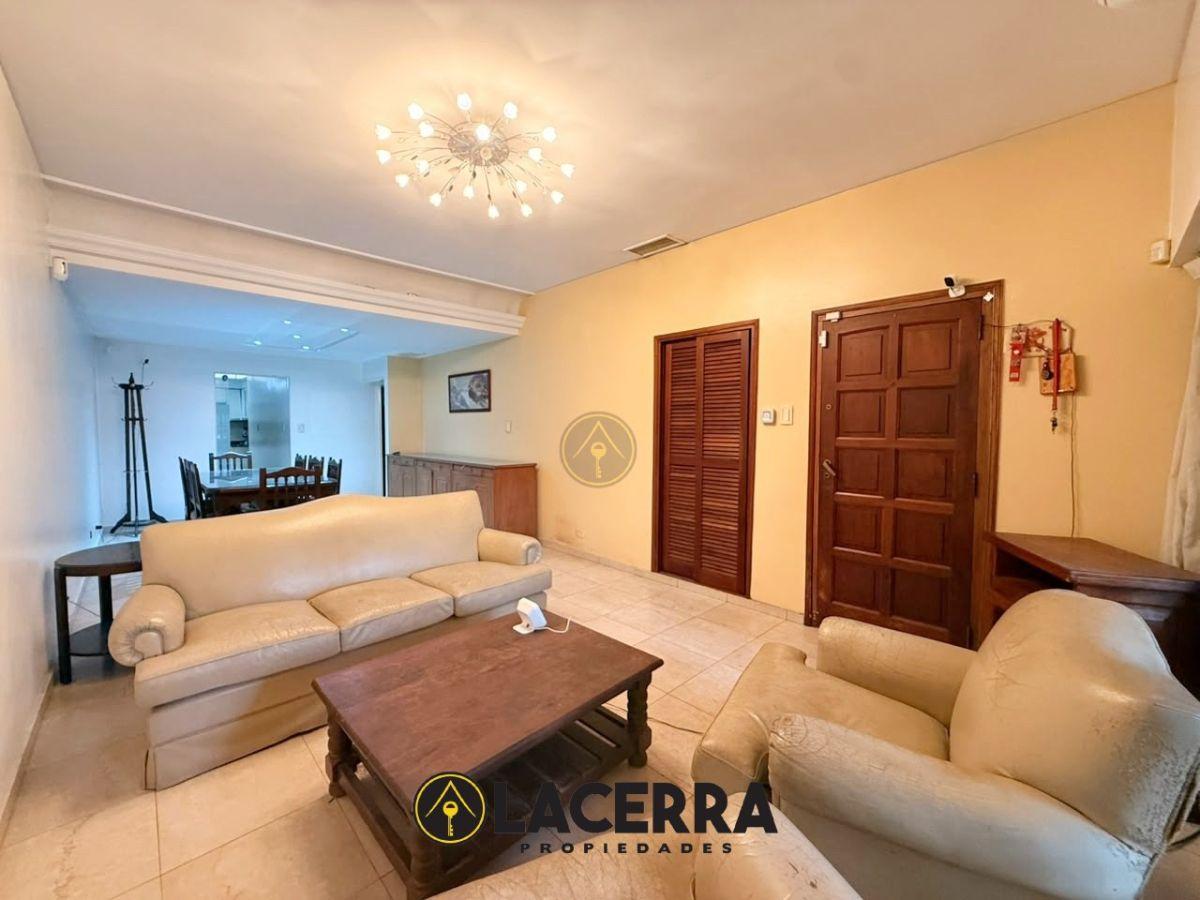 Foto de Venta casa 4 ambientes + escritorio c/ cochera, fondo libre y terraza, imagen 3