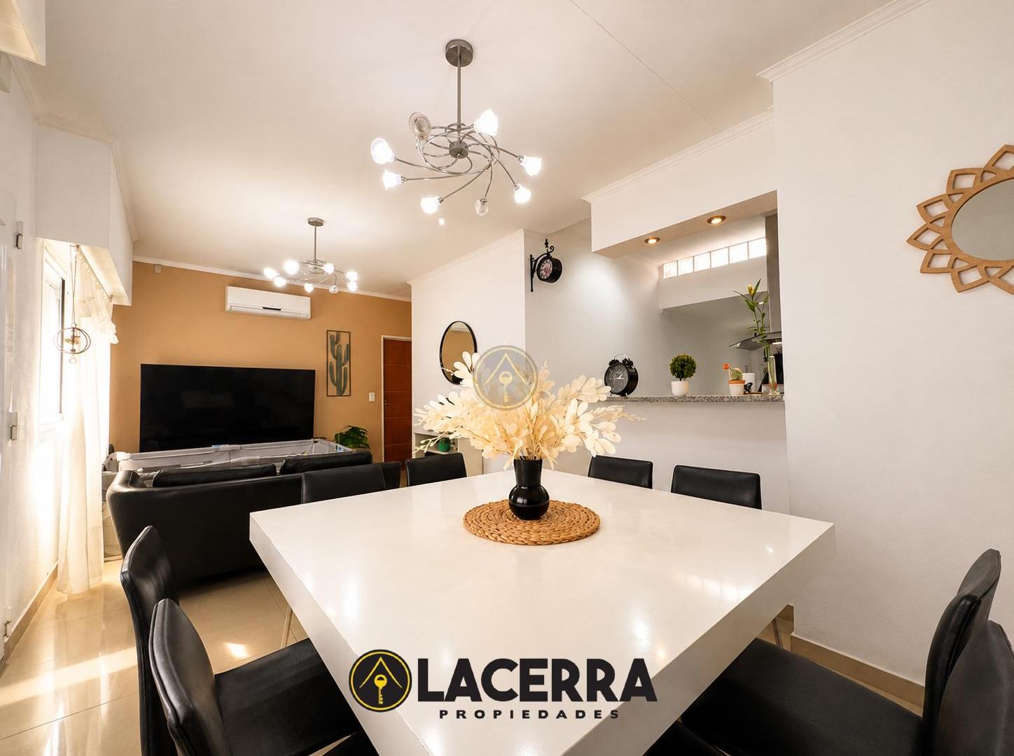 Foto de Casa 3 ambientes con cochera, quincho y pileta - José León Suárez, imagen 2