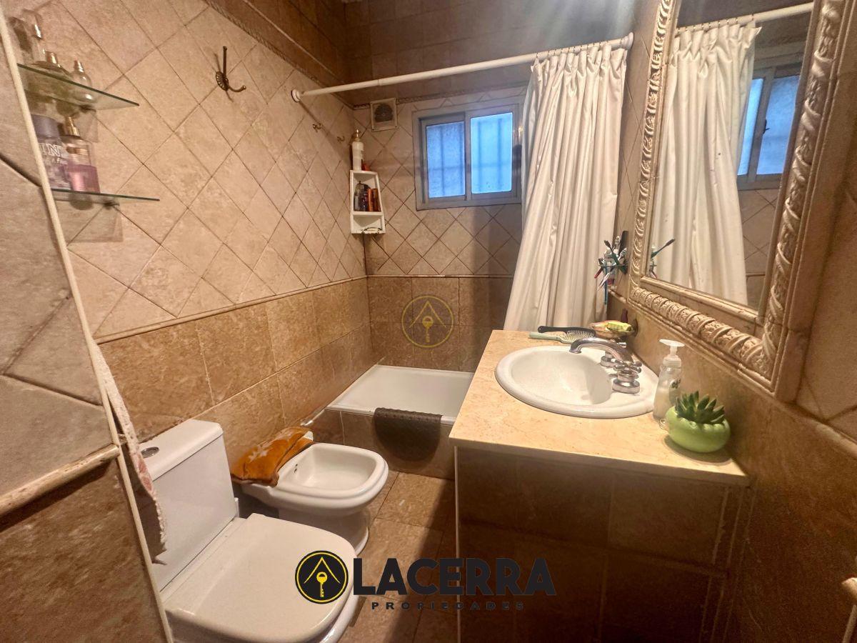 Foto de Casa 4 ambientes cochera y jardin, imagen 3