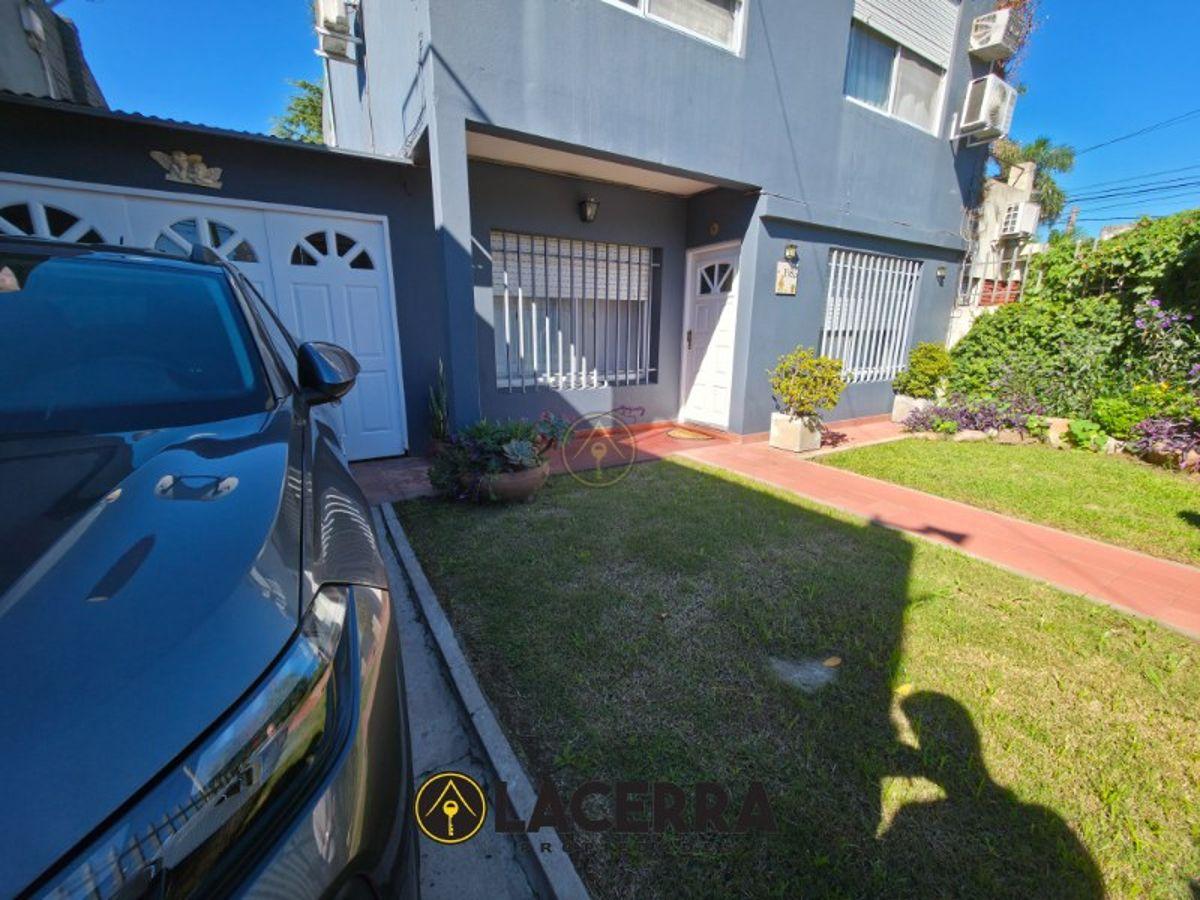 Foto de Hermosa casa de 2 plantas con jardín, cochera 3 autos y 3 dormitorios, imagen 1