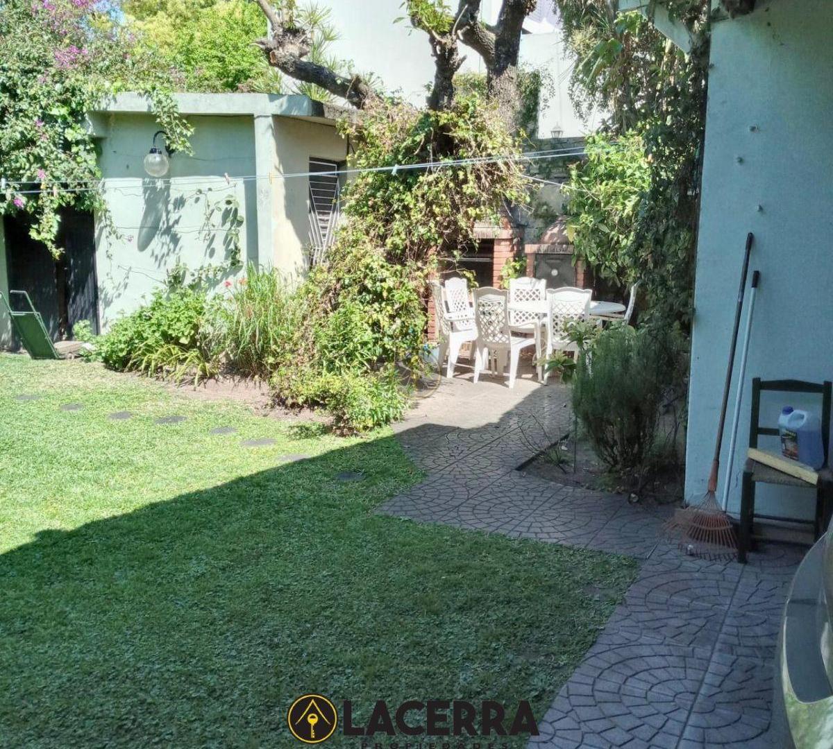 Foto de Casa Multifamiliar con 2 Viviendas Independizables y Amplio Jardín, imagen 3