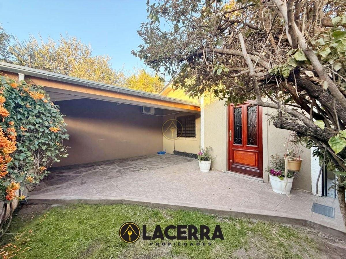 Foto de Casa 4 ambientes con patio y garage APTO CREDITO, imagen 2