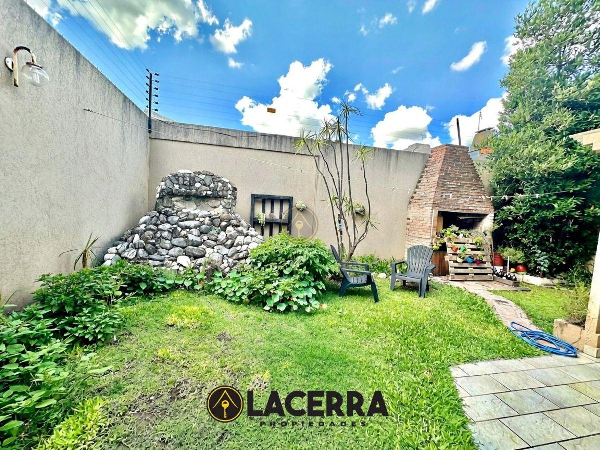 Foto de CASA 5 AMBIENTES EN VENTA - PARQUE, PARRILLA Y GARAGE, imagen 4