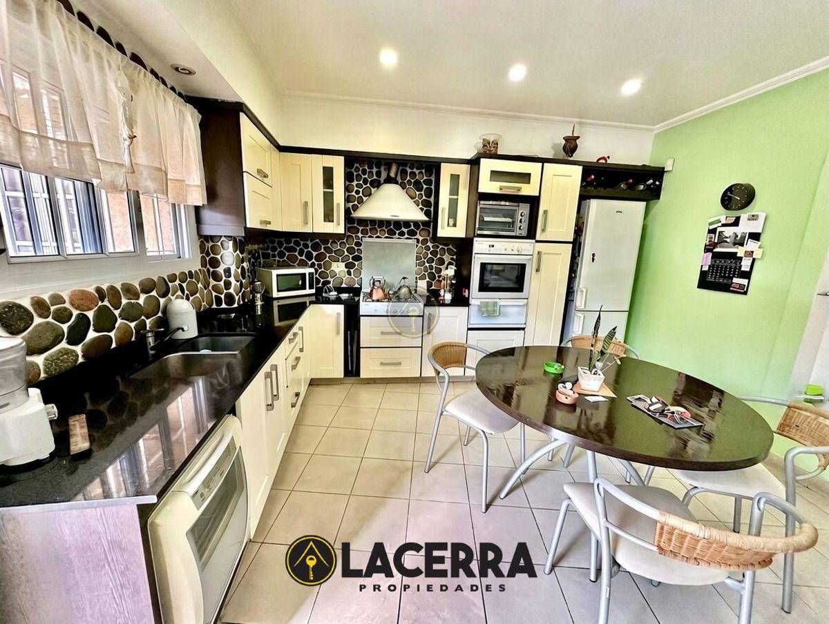 Foto de CASA 5 AMBIENTES EN VENTA - PARQUE, PARRILLA Y GARAGE, imagen 2