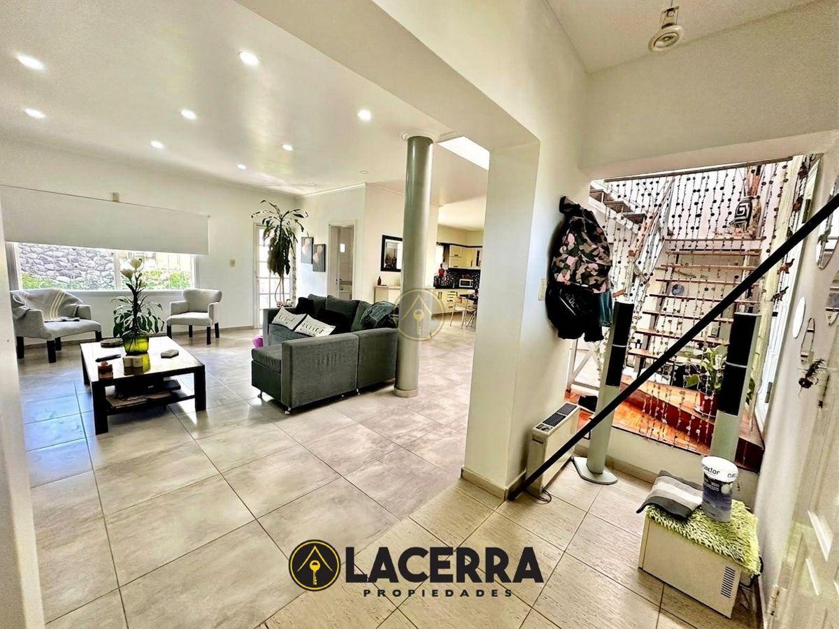 Foto de CASA 5 AMBIENTES EN VENTA - PARQUE, PARRILLA Y GARAGE, imagen 3
