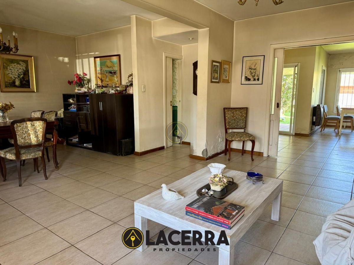 Foto de CASA 5 AMB. - GRAN FONDO CON QUINCHO Y PILETA., imagen 2