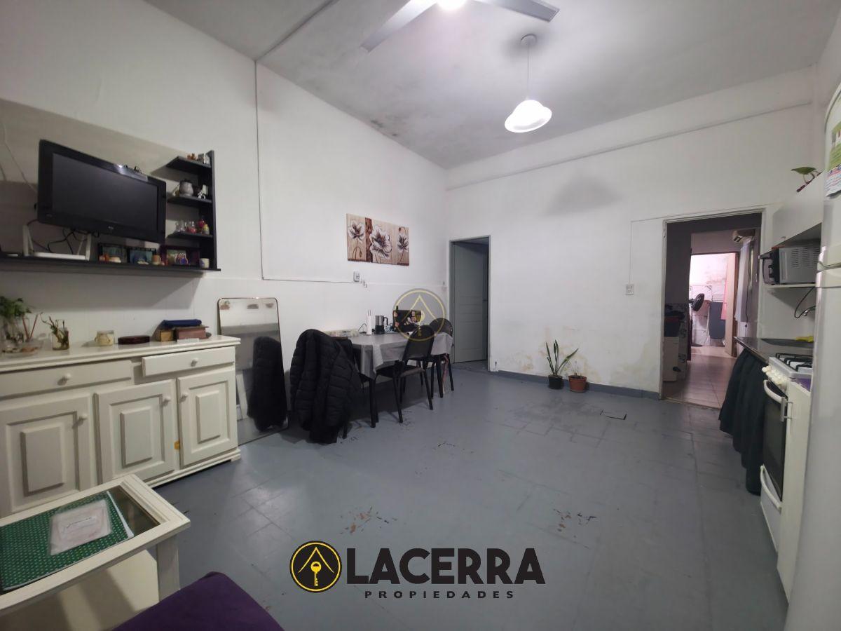 Foto de Venta en Block 3 Deptos + Local en Esquina - J. L. Suárez, imagen 2
