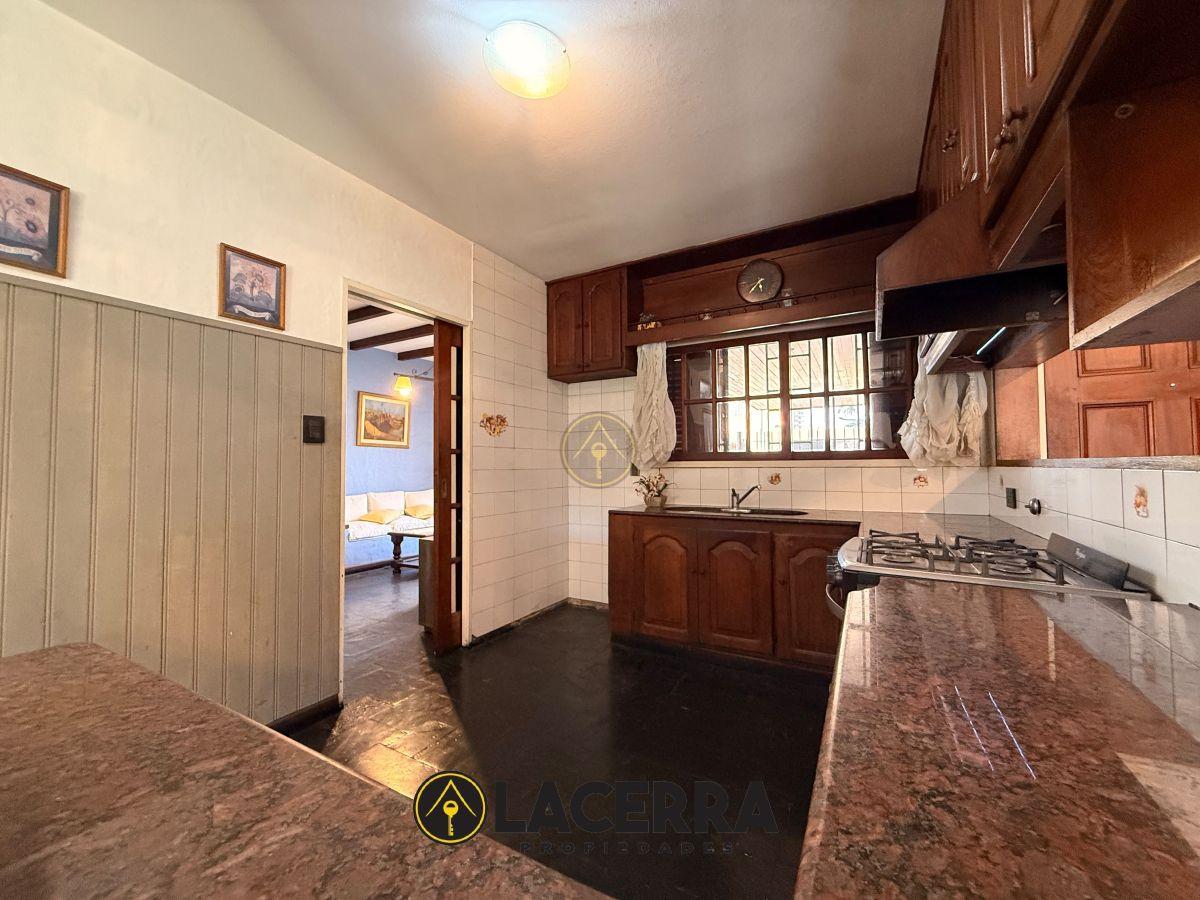 Foto de Casa 6 Ambientes doble lote con garaje y quincho., imagen 2