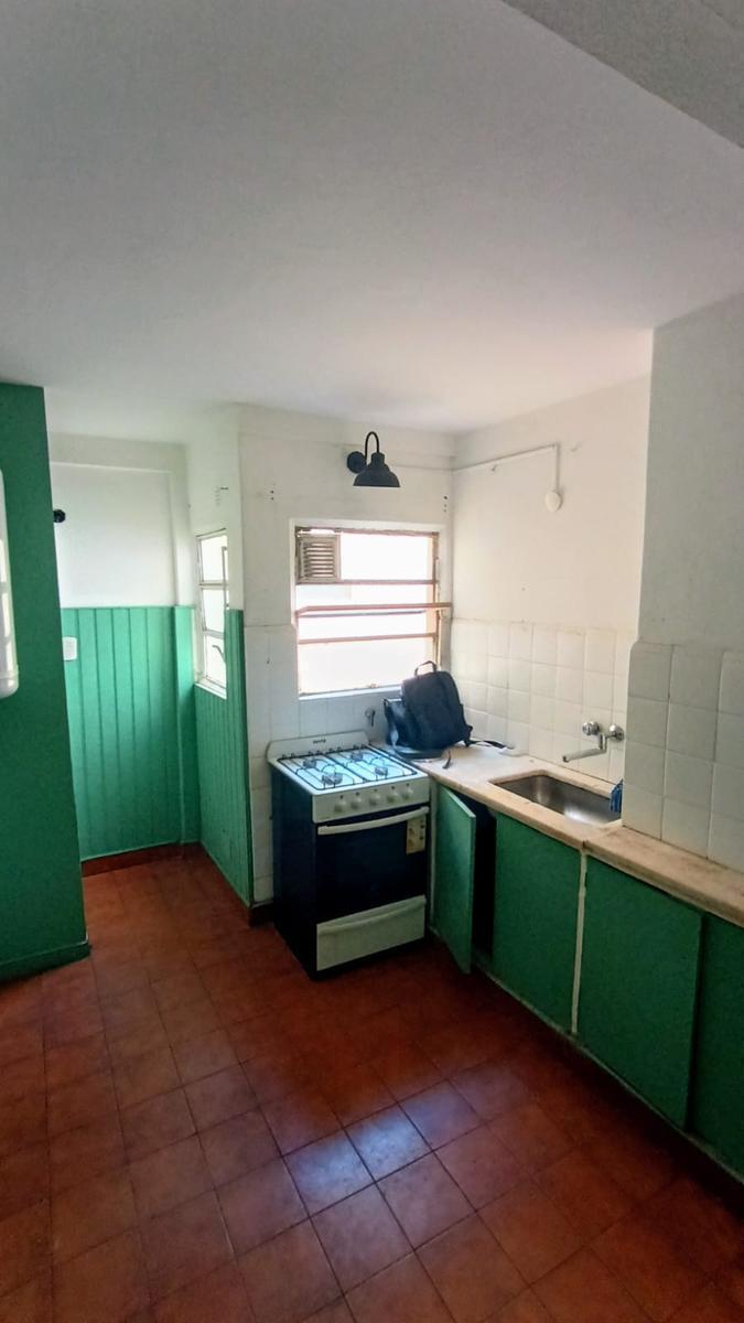 Departamento de 4 Ambientes con Depend. a Refaccionar 3