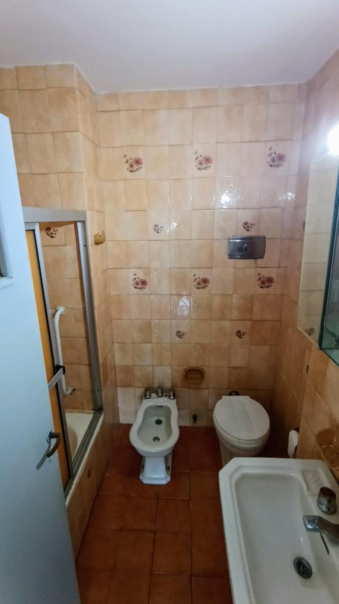 Departamento de 4 Ambientes con Depend. a Refaccionar 2